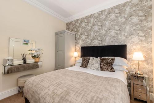 Standard Double Room image 5