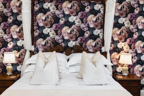 Four Poster Room image 5