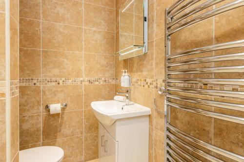 Standard Double Room image 6