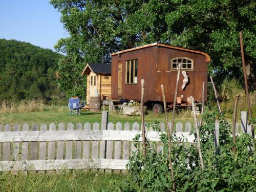 la Roulotte de la Borde - Camping - Puy-l'Évêque