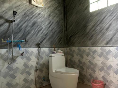 Bathroom, บ้านสวนพงษ์ศิริ Baan Suan Pongsiri in Chat Trakan
