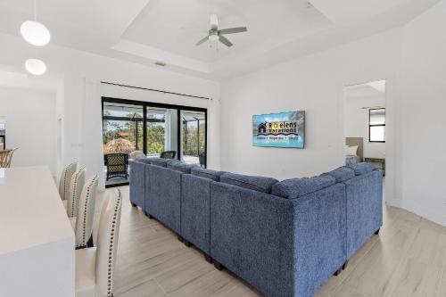 Gulf Access Home, Heated Saltwater Pool & Spa, Dock and Tiki Hut - Villa Perchside Palace