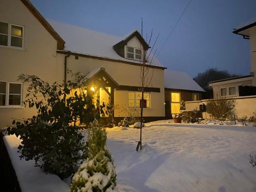 Little Park Holiday Homes Self Catering Cottages 1 & 2 bedrooms available close to Tutbury Castle