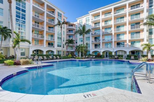 Lantana Condo with Smart TV 11 Mi to Palm Beach!