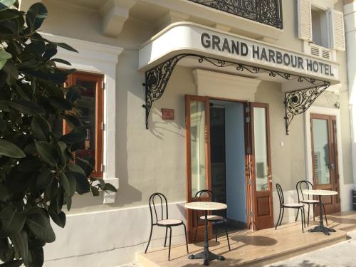 Grand Harbour Hotel - image 12