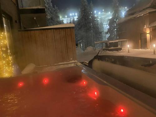 Luxury Ski-in&Out &Private Jacuzzi (Levi Diamonds)