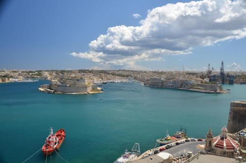 Grand Harbour Hotel - main image