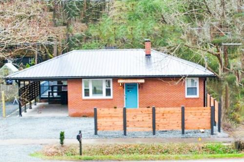 Cozy Bungalow-near Duke, Hospital, Walk to food