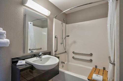 Motel 6 Santa Fe - image 11