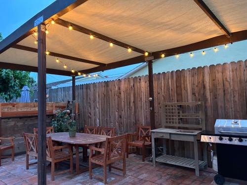 Eastside Costa Mesa house photo 4