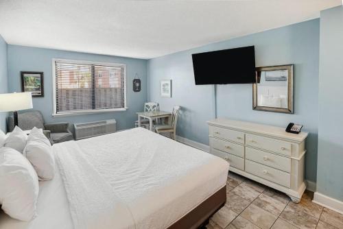 Rejuvenate in a Resort View King Room 1st Floor in Pawleys Island, USA