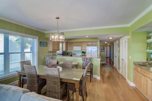 1010 Ocean Palms 103 in Isle of Palms, USA