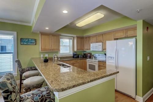 1010 Ocean Palms 103 in Isle of Palms, USA