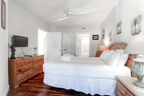 1010 Ocean Palms 201 in Isle of Palms, USA