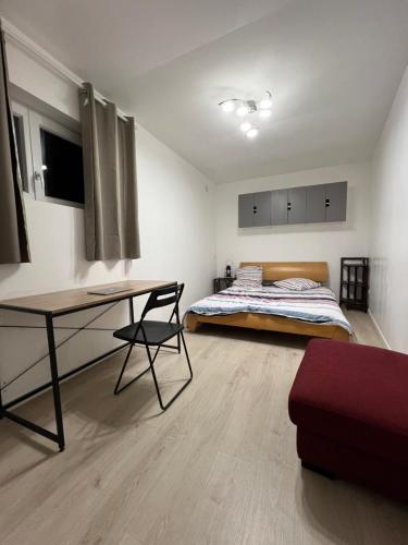 Studio indépendant plein pied avec mezzanine - Location saisonnière - Joinville-le-Pont