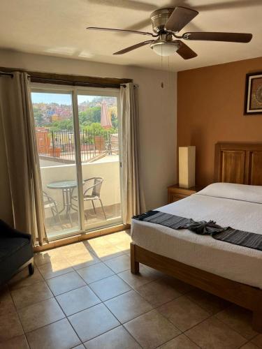 Double Room image 4