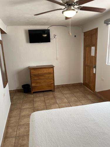 Quadruple Room image 3