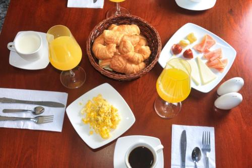 Queen Room with View image 6