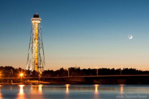 Parc de l'Île Melville 2 - Maison flottante (Parc de l'Ile Melville 2 - Maison flottante) in ชาวินิแกน (ควิเบก)