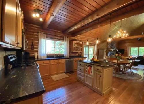 Rustic U.P. Retreat in Marquette in Harvey (MI)
