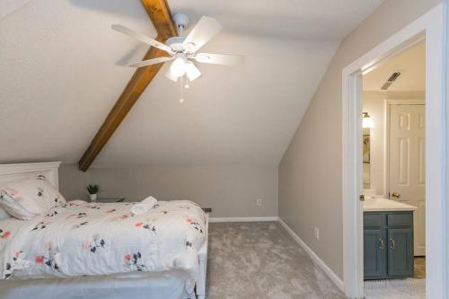 Modern Loft/ Minutes from the Airport in Nashville, USA