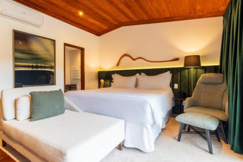 King Suite with Pool View image 6
