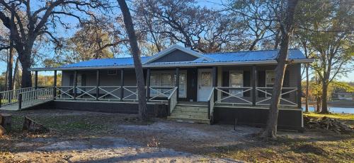 Camp Joy Lake House, Caldwell, TX sleeps 10