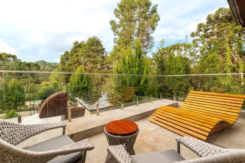 King Suite with Pool View image 5