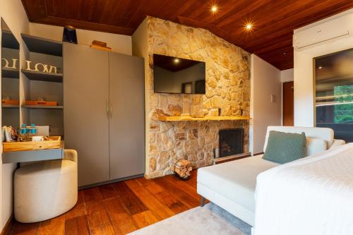 King Suite with Pool View image 4