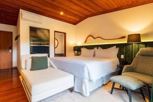 King Suite with Pool View image 3