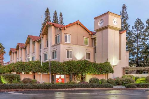 Best Western Plus Airport Plaza image 2