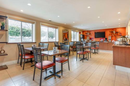 Best Western Plus Airport Plaza image 11