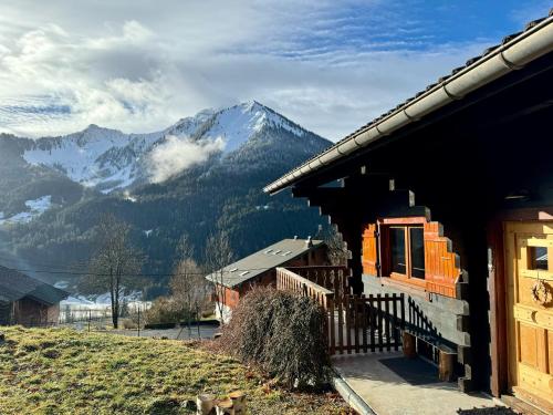 Charming, cosy chalet nestled in a breathtaking surrounding with spectacular, stunning mountain views La Chapelle d Abondance
