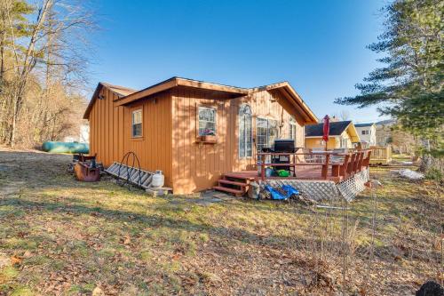 Glen Cottage with Deck and River View 3 Mi to Skiing!