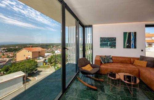 ระเบียง/ชานเรือน, Luxury villa with a swimming pool Palit, Rab - 22153 in ปาลิต