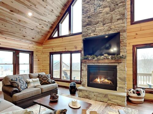 Mama Bear Lodge, McHenry