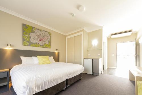 Cowra Services Club Motel