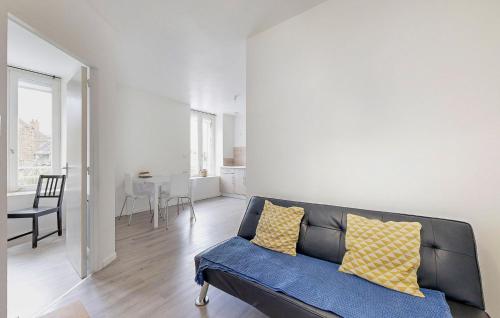 1 Bedroom Nice Apartment In Fougres - Location saisonnière - Fougères
