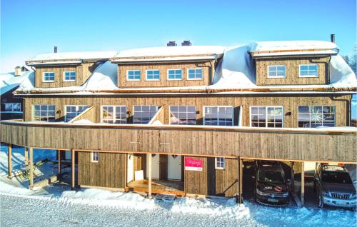 Gorgeous Home In seral With Kitchen