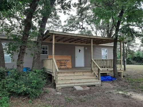 Camp Joy Lake House, Caldwell, TX sleeps 10