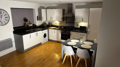 Konyha, Long Stay - Free Parking - Contractors - Train Station - Students in Greenstead