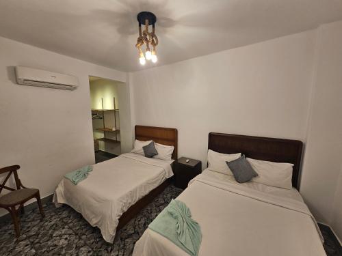 Alex Gate apartment - families only, Alexandria