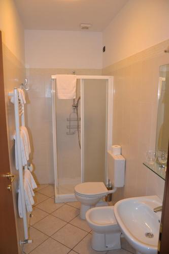 Standard Double Room image 10