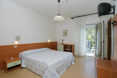 Double or Twin Room with Balcony image 2