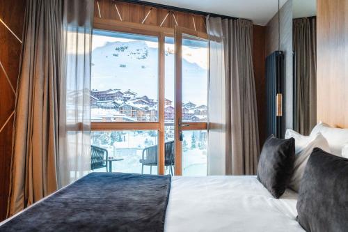 Suite with Mountain View