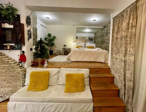 Avant-Garde Studio, Athens