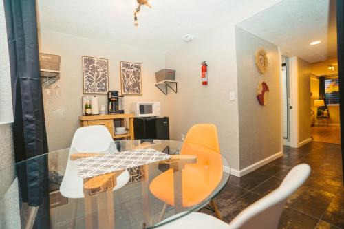 مطبخ, Windsor Retreat Private Basement Suite in Dayton Triangle