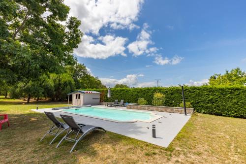 Peldbaseins, L'atelier des rêves, Maison avec Piscine privée (L'atelier des reves, Maison avec Piscine privee) in Meusnes