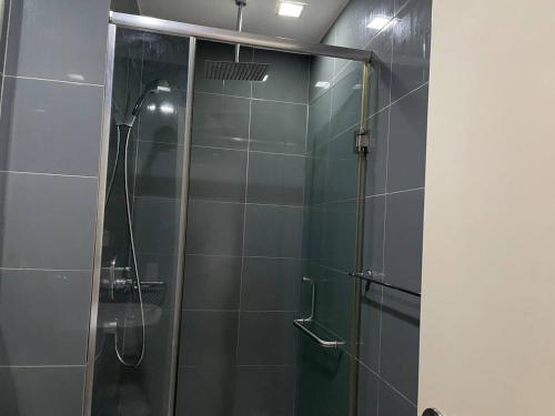 Vibrant 1BR Acqua Livingstone with Netflix, Pool & Gym, Manila (fotografie 10)
