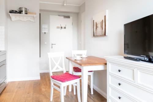 One-Bedroom Apartment image 8